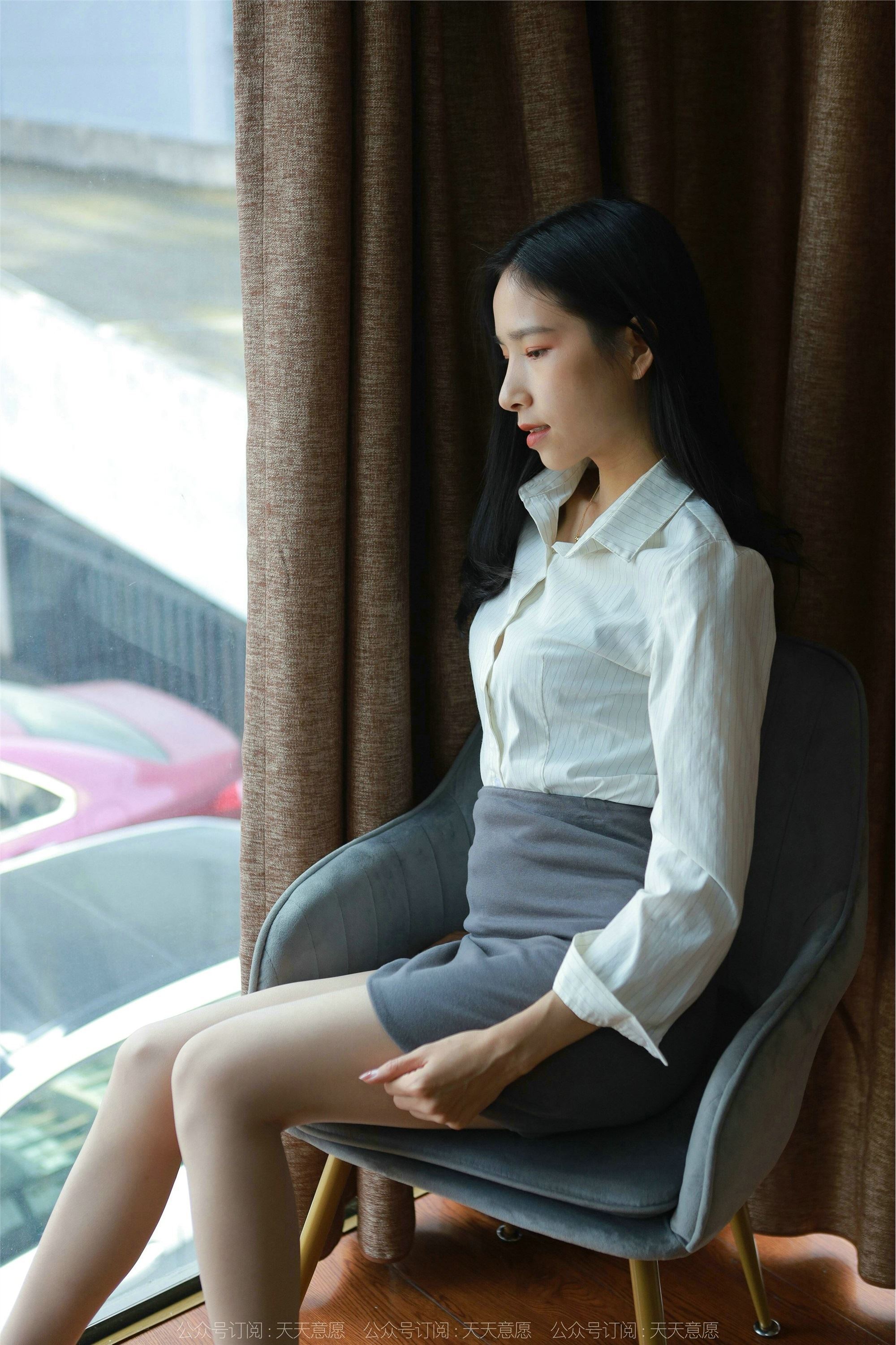 IESS异思趣向  2022.02.14 丝享家1004：美子《地板上的尤物》